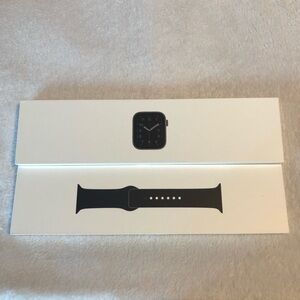 NWT “OPEN-BOX” Apple Watch SE 1st Gen 44mm GPS (Space Gray Aluminum/Black Band)